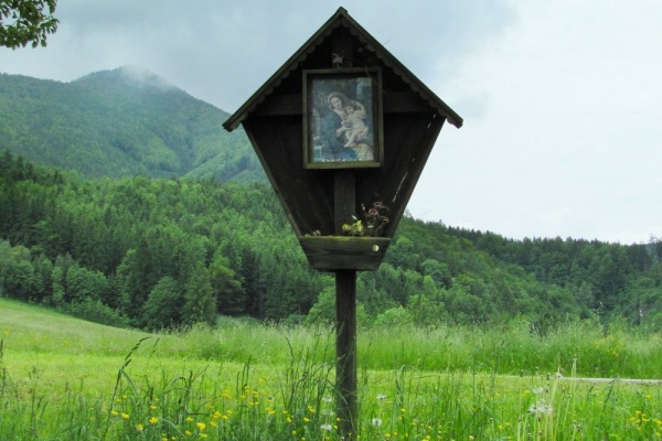 kapliczka maryjna